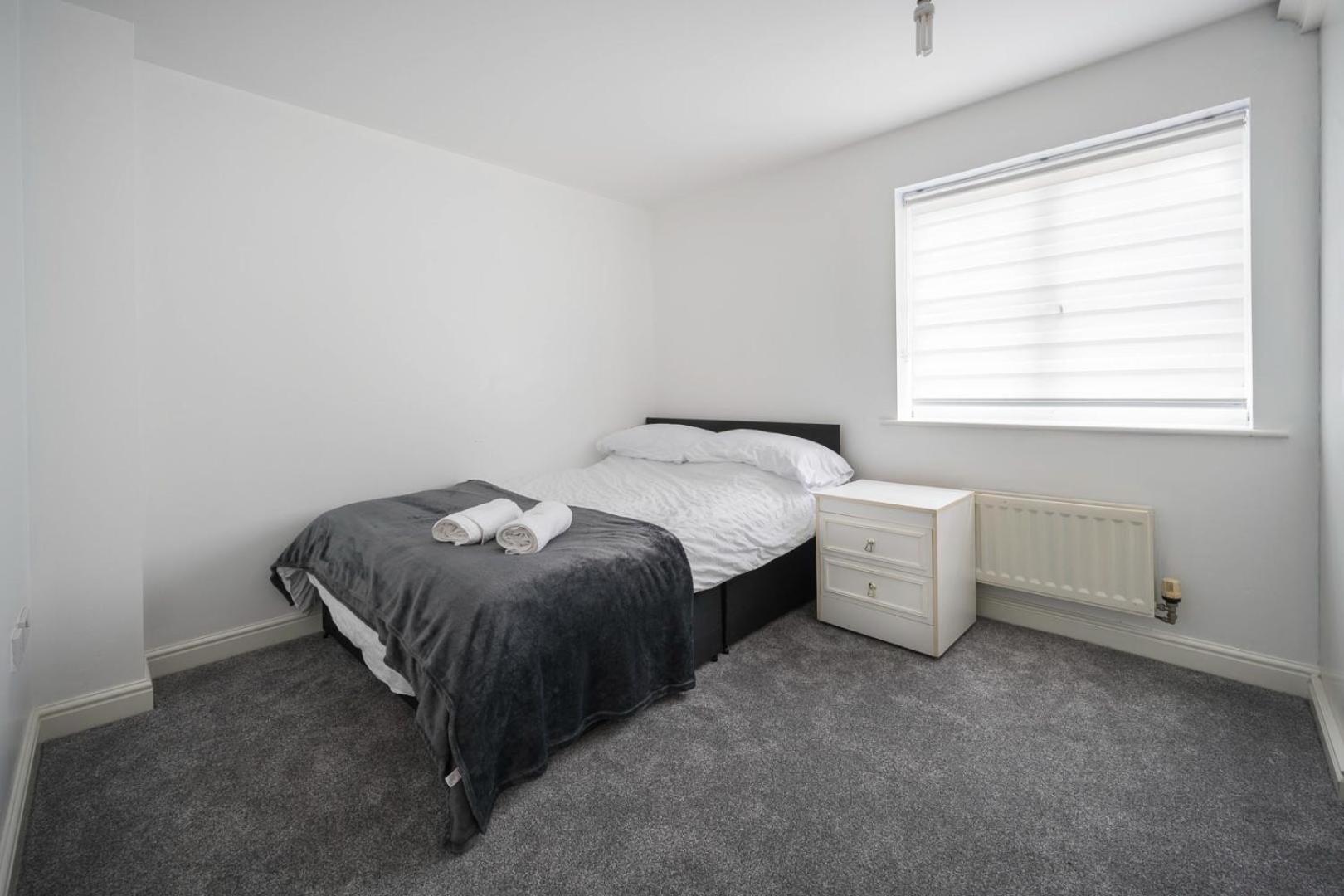 Maidstone Villa 3 Bedroom Free Sports Channels,Parking Sleeps 7 Exterior photo