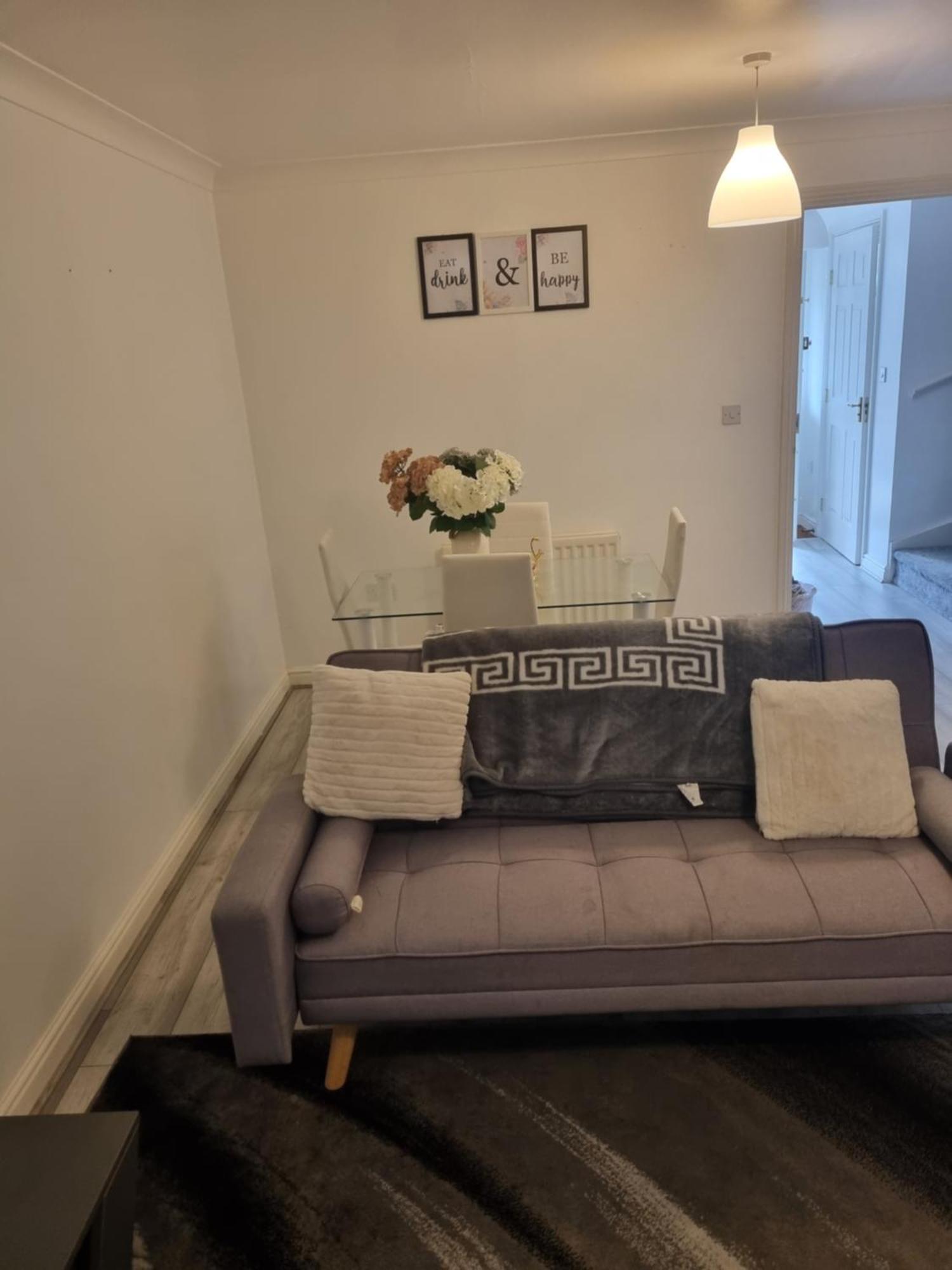 Maidstone Villa 3 Bedroom Free Sports Channels,Parking Sleeps 7 Exterior photo